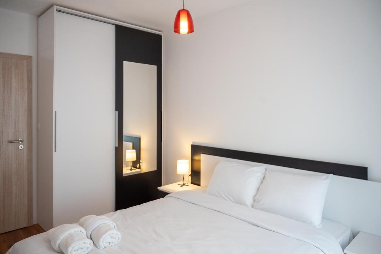 Sunny 1Bdr Apartment Near Center Sofie Exteriér fotografie